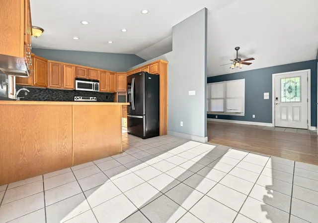Photo 4 of Sale Pending at 105 Weslyn Wy, Nicholasville, KY 40356 | MLS# 26023272 | Listing updated on 2026-08-31