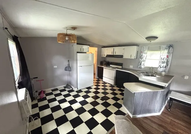 Photo 3 of Single family home for sale at 271 Geneva Dr, Russell Springs, KY 42642 | MLS# 26022791 | Listing updated on 2026-08-21