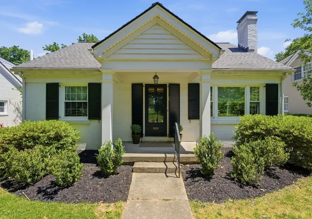Photo 1 of Single family home for sale at 1221 Providence Ln, Lexington, KY 40502 | MLS# 26022794 | Listing updated on 2026-09-14