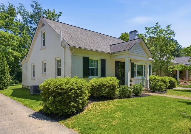 Photo 3 of Single family home for sale at 1221 Providence Ln, Lexington, KY 40502 | MLS# 26022794 | Listing updated on 2026-09-14