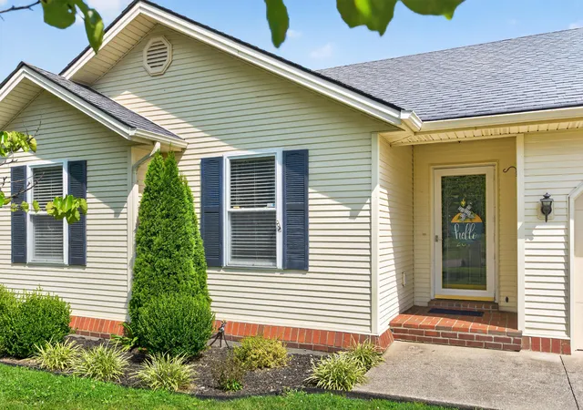 Photo 1 of Single family home for sale at 204 Lindsey Ct, Winchester, KY 40391 | MLS# 26023105 | Listing updated on 2026-09-08