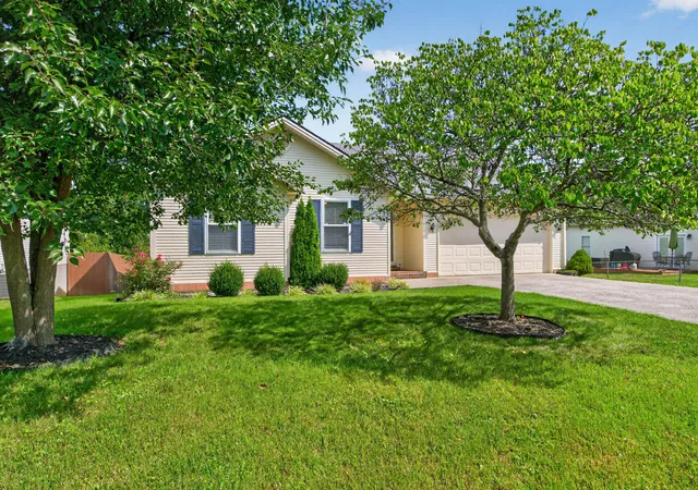 Photo 2 of Single family home for sale at 204 Lindsey Ct, Winchester, KY 40391 | MLS# 26023105 | Listing updated on 2026-09-08