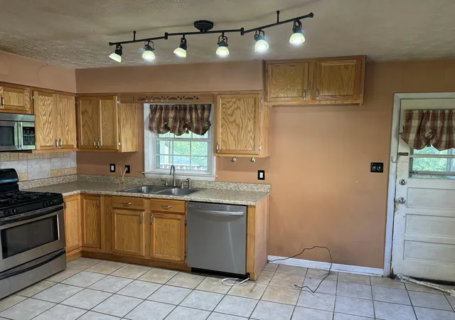 Photo 4 of Sale Pending at 511 Pinewood Dr, Nicholasville, KY 40356 | MLS# 26023002 | Listing updated on 2026-09-18