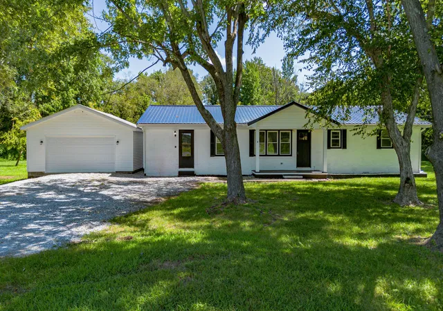 Photo 1 of Sale Pending at 5620 Old Mayfield Rd, Paducah, KY 42003 | MLS# 26022937 | Listing updated on 2026-08-24