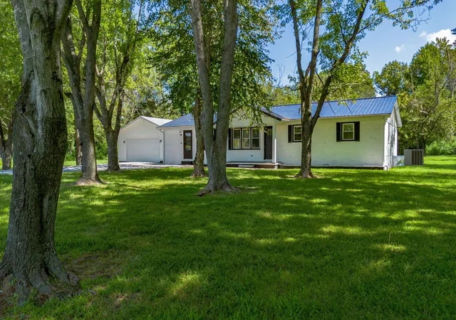 Photo 2 of Sale Pending at 5620 Old Mayfield Rd, Paducah, KY 42003 | MLS# 26022937 | Listing updated on 2026-08-24