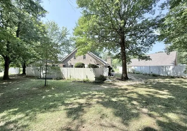 Photo 16 of Single family home for sale at 926 Stonebrook Dr, Paducah, KY 42003 | MLS# 26022967 | Listing updated on 2026-09-11