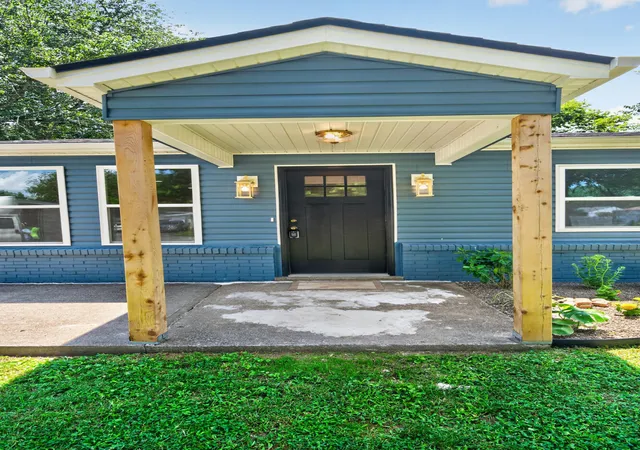 Photo 3 of Sale Pending at 2318 Allen Dr, Lexington, KY 40505 | MLS# 26022807 | Listing updated on 2026-08-26