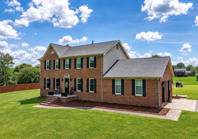 Photo 2 of Sale Pending at 364 Northland Dr, Paris, KY 40361 | MLS# 26022855 | Listing updated on 2026-09-04