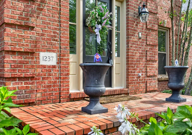 Photo 2 of Single family home for sale at 1237 Sherborne Pl, Lexington, KY 40509 | MLS# 26022826 | Listing updated on 2026-10-08