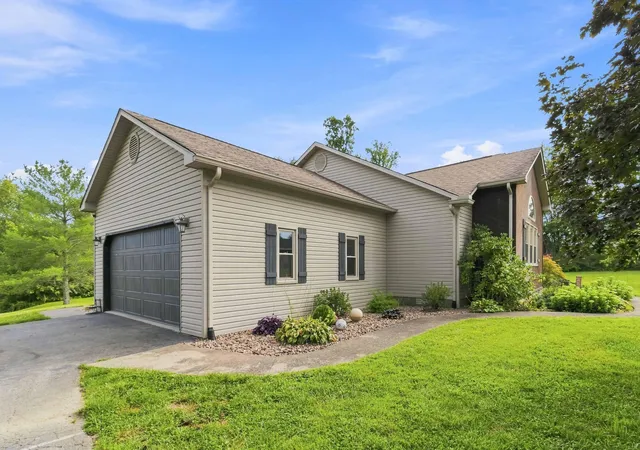 Photo 3 of Single family home for sale at 106 Standau Rd, London, KY 40744 | MLS# 26022875 | Listing updated on 2026-10-05