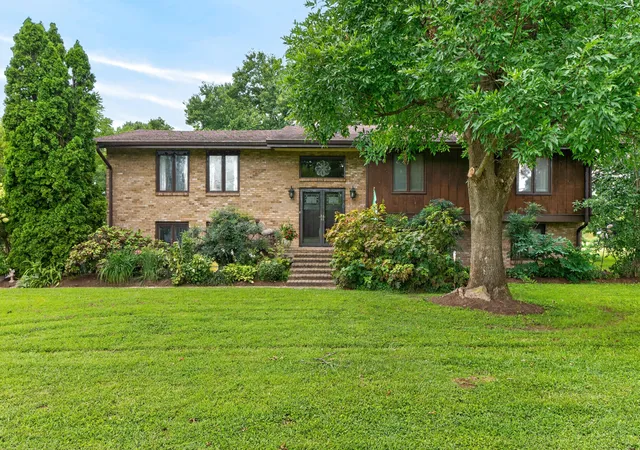 Photo 2 of Single family home for sale at 2665 Berea Rd, Lexington, KY 40511 | MLS# 26022838 | Listing updated on 2026-08-21