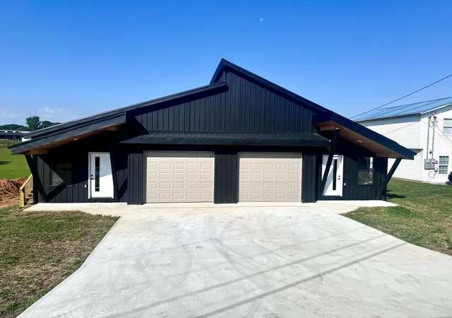 Photo 2 of Multi family home for sale at 323 Randolph St, Somerset, KY 42501 | MLS# 26022840 | Listing updated on 2026-08-21