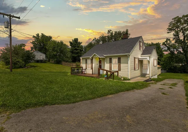 Photo 2 of Single family home for sale at 105 Cowden Ct, Lancaster, KY 40444 | MLS# 26022841 | Listing updated on 2026-09-09