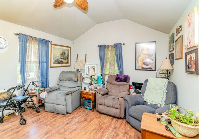 Photo 3 of Single family home for sale at 3208 Ford Hampton Rd, Winchester, KY 40391 | MLS# 26023193 | Listing updated on 2026-08-28