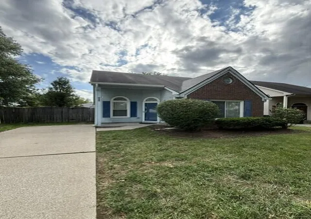 Photo 3 of Single family home for sale at 620 Princeton Cir, Lexington, KY 40517 | MLS# 26022942 | Listing updated on 2026-08-22