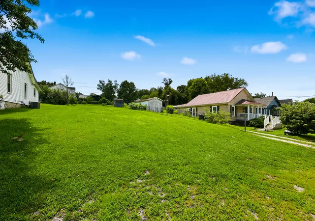 Photo 2 of Single family home for sale at 409 Noel Ave, Frankfort, KY 40601 | MLS# 26023074 | Listing updated on 2026-09-10