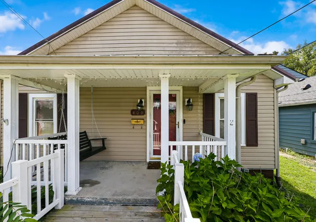 Photo 3 of Single family home for sale at 409 Noel Ave, Frankfort, KY 40601 | MLS# 26023074 | Listing updated on 2026-09-10