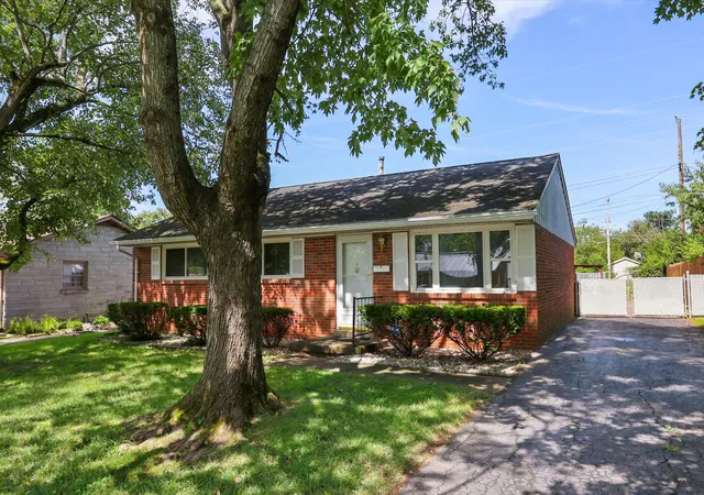 Photo 2 of Single family home for sale at 245 Vanderbilt Dr, Lexington, KY 40517 | MLS# 26022859 | Listing updated on 2026-08-21