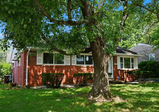Photo 3 of Single family home for sale at 245 Vanderbilt Dr, Lexington, KY 40517 | MLS# 26022859 | Listing updated on 2026-08-21