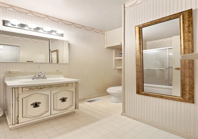 Photo 4 of Single family home for sale at 245 Vanderbilt Dr, Lexington, KY 40517 | MLS# 26022859 | Listing updated on 2026-10-02