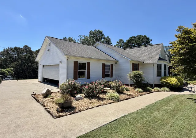Photo 2 of Single family home for sale at 195 Reece Rd, Mayfield, KY 42066 | MLS# 26022893 | Listing updated on 2026-08-22
