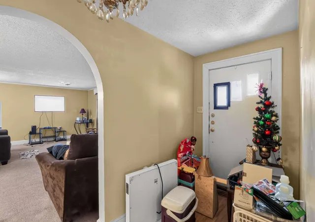 Sale Pending at 920 Yarbro Ln, Paducah, KY 42003 | MLS# 26023038 | Listing updated on 2026-09-10
