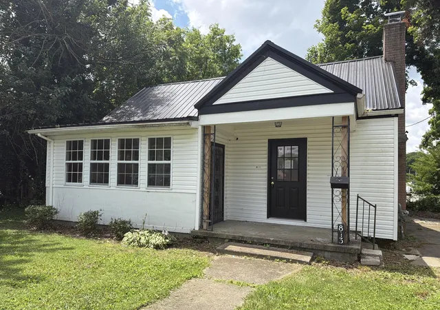 Photo 1 of Single family home for sale at 813 Stanley St, Hopkinsville, KY 42240 | MLS# 26022939 | Listing updated on 2026-09-16