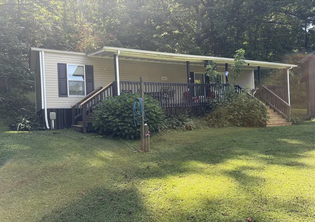 Photo 1 of Single family home for sale at 3562 Old Beaver Rd, Frenchburg, KY 40322 | MLS# 26023016 | Listing updated on 2026-09-14