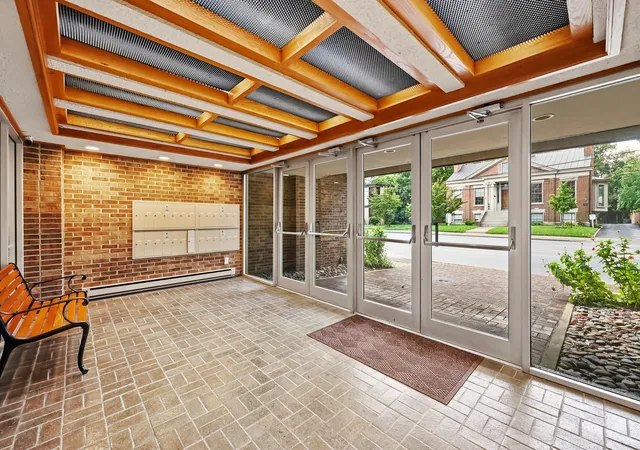 Listing Photo 4 - Condo for sale in building located at 355 S Broadway, Lexington, KY 40508 - Unit #303