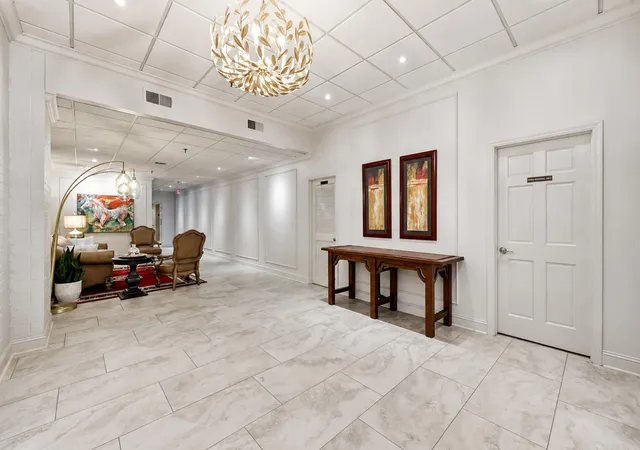 Listing Photo 5 - Condo for sale in building located at 355 S Broadway, Lexington, KY 40508 - Unit #303