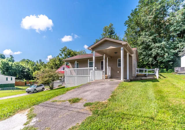 Photo 1 of Single family home for sale at 117 E Kentucky Ave, Richmond, KY 40475 | MLS# 26023330 | Listing updated on 2026-08-26