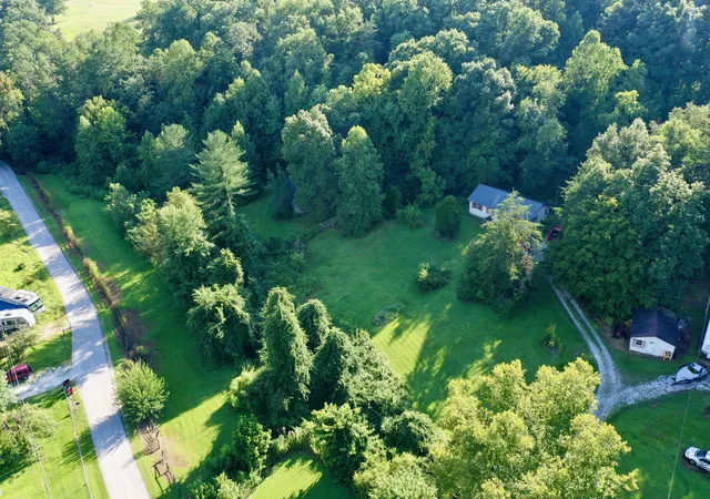 Photo 3 of Single family home for sale at 335 Smallwood Rd, Stanton, KY 40380 | MLS# 26023042 | Listing updated on 2026-09-16