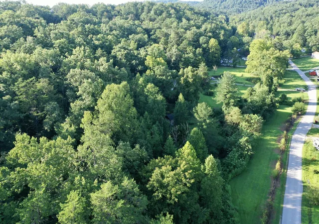 Photo 4 of Single family home for sale at 335 Smallwood Rd, Stanton, KY 40380 | MLS# 26023042 | Listing updated on 2026-09-16
