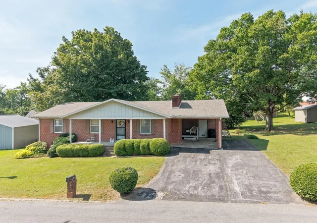 Photo 2 of Single family home for sale at 206 Alise Ct, Princeton, KY 42445 | MLS# 26023329 | Listing updated on 2026-08-26
