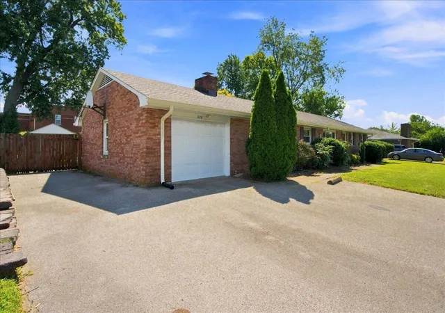 Photo 3 of Single family home for sale at 1678 Traveller Rd, Lexington, KY 40504 | MLS# 26022950 | Listing updated on 2026-09-16