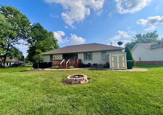 Photo 2 of Single family home for sale at 1400 N Shallow Lake Cir, Hopkinsville, KY 42240 | MLS# 26022980 | Listing updated on 2026-08-24