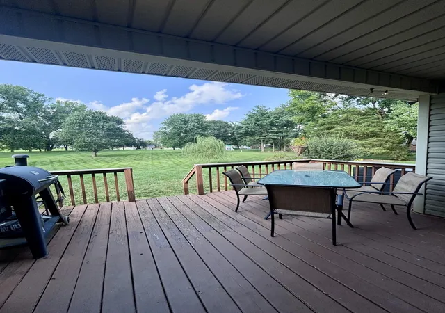Photo 3 of Single family home for sale at 1400 N Shallow Lake Cir, Hopkinsville, KY 42240 | MLS# 26022980 | Listing updated on 2026-08-24