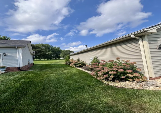 Photo 3 of Single family home for sale at 1400 N Shallow Lake Cir, Hopkinsville, KY 42240 | MLS# 26022980 | Listing updated on 2026-09-22