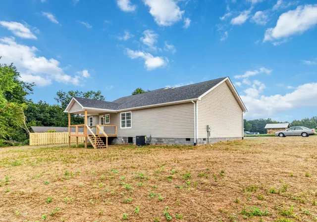 Photo 3 of Single family home for sale at 665 665 Pleasant View Rd, London, KY 40744 | MLS# 26023107 | Listing updated on 2026-08-27