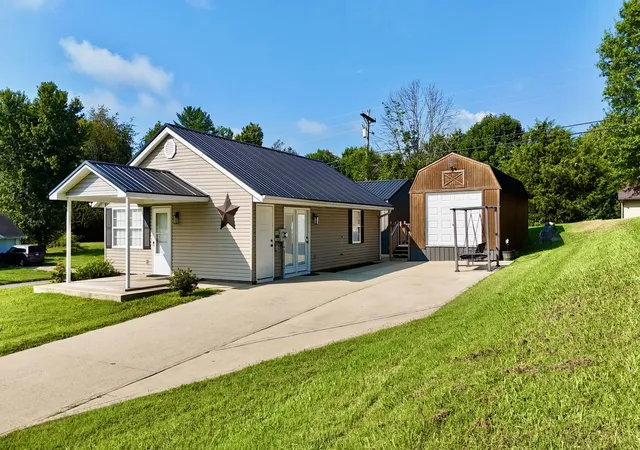 Photo 3 of Single family home for sale at 5438 Scenic Vista Dr, Somerset, KY 42501 | MLS# 26023275 | Listing updated on 2026-10-05