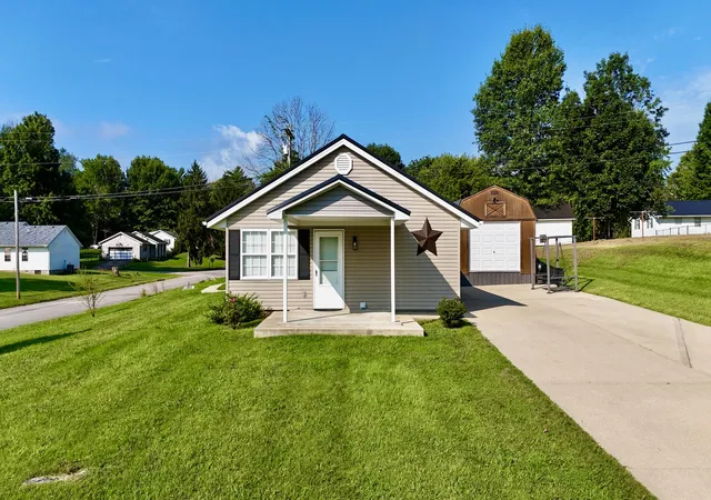 Photo 3 of Single family home for sale at 5438 Scenic Vista Dr, Somerset, KY 42501 | MLS# 26023275 | Listing updated on 2026-10-11