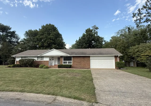 Photo 1 of Single family home for sale at 820 Sha Wa Ct, Murray, KY 42071 | MLS# 26023024 | Listing updated on 2026-09-07