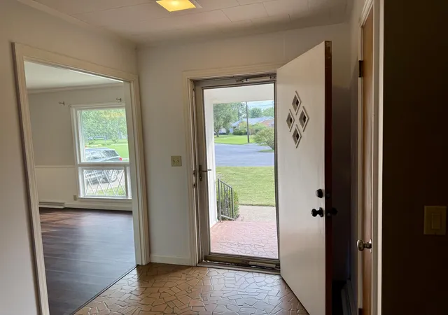 Photo 2 of Single family home for sale at 820 Sha Wa Ct, Murray, KY 42071 | MLS# 26023024 | Listing updated on 2026-09-07