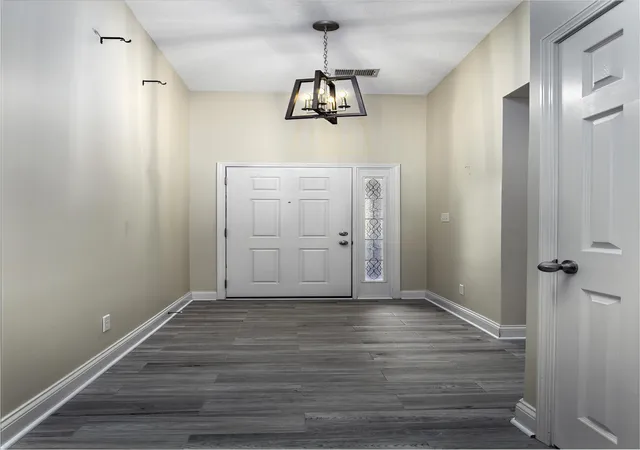 Photo 2 of Sale Pending at 180 Paddock Dr, Versailles, KY 40383 | MLS# 26023386 | Listing updated on 2026-09-05