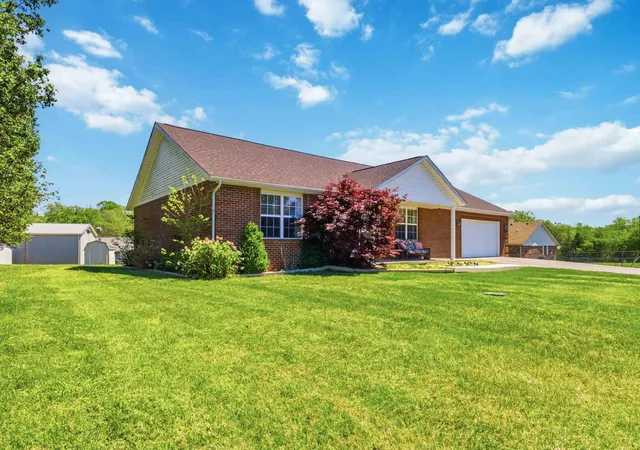 Photo 2 of Single family home for sale at 135 Country Acres Dr, Somerset, KY 42503 | MLS# 26023029 | Listing updated on 2026-08-29