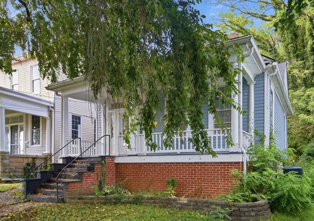 Photo 2 of Single family home for sale at 215 W Main St, Mt Sterling, KY 40353 | MLS# 26023031 | Listing updated on 2026-09-07