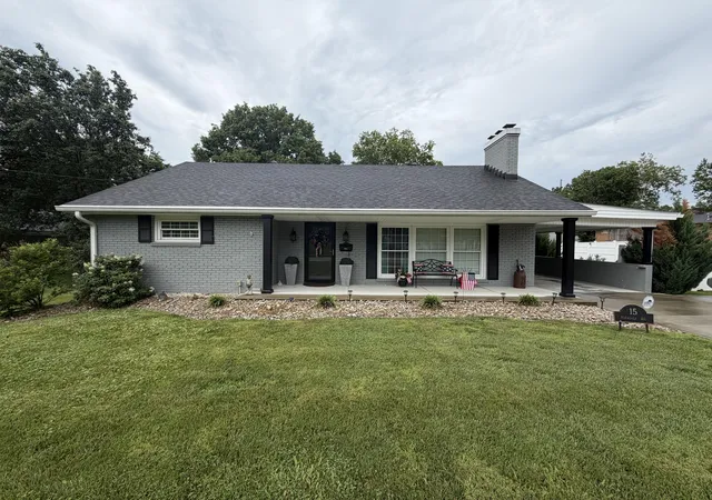 Photo 2 of Single family home for sale at 15 Moundale Ave, Winchester, KY 40391 | MLS# 26023052 | Listing updated on 2026-08-24