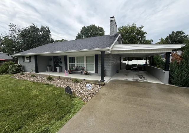 Photo 3 of Single family home for sale at 15 Moundale Ave, Winchester, KY 40391 | MLS# 26023052 | Listing updated on 2026-08-24