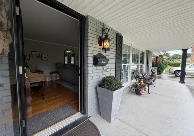 Photo 4 of Single family home for sale at 15 Moundale Ave, Winchester, KY 40391 | MLS# 26023052 | Listing updated on 2026-08-24