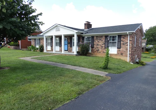 Photo 1 of Single family home for sale at 206 Bellwood Ct, Frankfort, KY 40601 | MLS# 26023057 | Listing updated on 2026-08-24